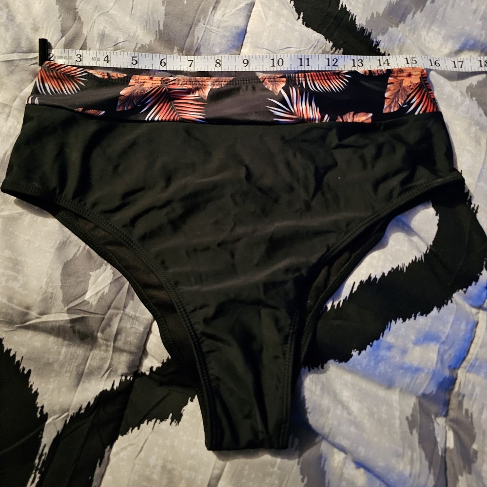 Bikini - Picture 4 of 5